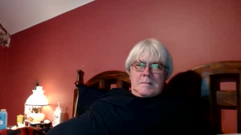 Snapshot of dug38 chatting on January 5, 12:31 am Doug online show from January 5, 12:31 am