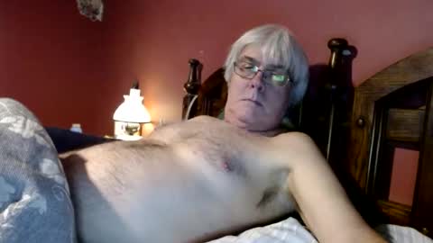 Snapshot of dug38 chatting on January 3, 12:43 am Doug online show from January 3, 12:43 am