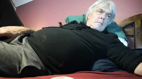 Snapshot of dug38 chatting on October 18, 2:05 am Doug online show from October 18, 2:05 am