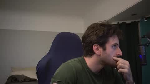 Snapshot of dukethedude chatting on February 16, 2:33 am Duke online show from February 16, 2:33 am