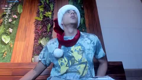 Snapshot of dustin_sonne chatting on December 24, 3:49 am Dustin Sonne online show from December 24, 3:49 am