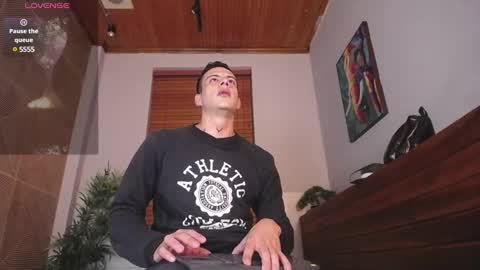 Snapshot of dustin_sonne chatting on January 8, 3:19 am Dustin Sonne online show from January 8, 3:19 am
