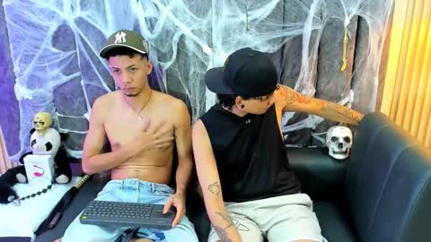 Snapshot of dustinandjordan chatting on October 18, 6:18 am dustinandjordan online show from October 18, 6:18 am