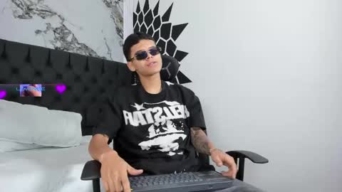 dylanroyce_ online show from March 16, 11:47 am