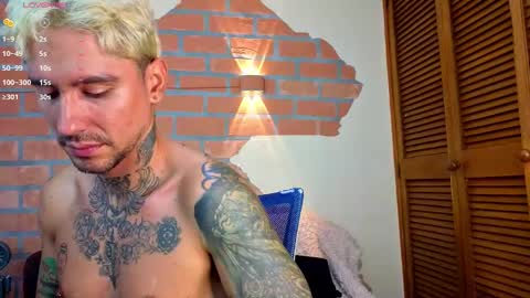 Snapshot of dylanstonne1 chatting on September 21, 1:50 am D Y L A N online show from September 21, 1:50 am