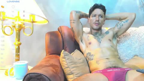 Snapshot of dylanstonne1 chatting on January 10, 1:41 pm D Y L A N online show from January 10, 1:41 pm