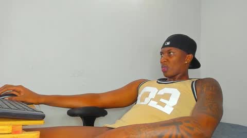 Snapshot of ebony_brandons chatting on February 14, 8:37 pm Brandon online show from February 14, 8:37 pm