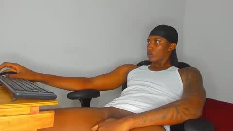 Snapshot of ebony_brandons chatting on February 26, 4:47 am Brandon online show from February 26, 4:47 am