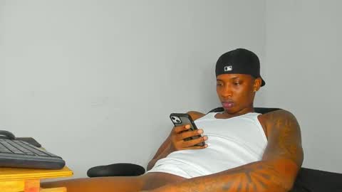 Snapshot of ebony_brandons chatting on February 15, 11:49 pm Brandon online show from February 15, 11:49 pm