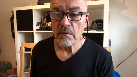 Snapshot of eddelmar chatting on January 4, 10:05 am eddelmar online show from January 4, 10:05 am