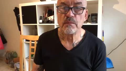 Snapshot of eddelmar chatting on January 6, 12:02 pm eddelmar online show from January 6, 12:02 pm