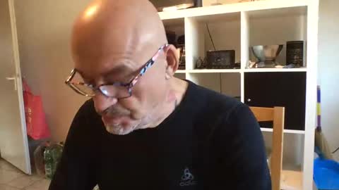 Snapshot of eddelmar chatting on January 18, 12:57 pm eddelmar online show from January 18, 12:57 pm