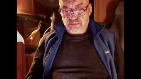 Snapshot of eddelmar chatting on January 1, 4:39 pm eddelmar online show from January 1, 4:39 pm