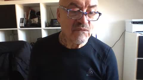 Snapshot of eddelmar chatting on January 11, 11:45 am eddelmar online show from January 11, 11:45 am