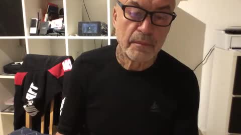 Snapshot of eddelmar chatting on February 9, 7:52 pm eddelmar online show from February 9, 7:52 pm