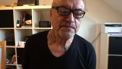 Snapshot of eddelmar chatting on March 11, 7:37 am eddelmar online show from March 11, 7:37 am