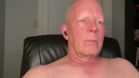 Snapshot of eddygl1968 chatting on October 21, 1:52 am Eddy online show from October 21, 1:52 am