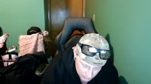 edwardaims_2please online show from July 16, 2:51 am