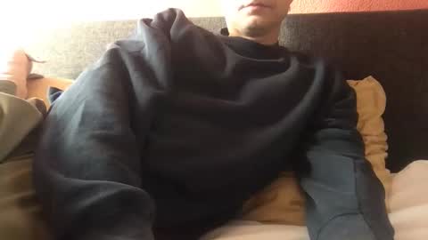 Snapshot of el_thunder chatting on October 23, 9:46 am MrE online show from October 23, 9:46 am