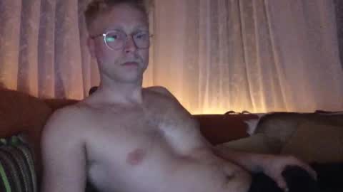 Snapshot of el_thunder chatting on January 10, 9:10 pm MrE online show from January 10, 9:10 pm