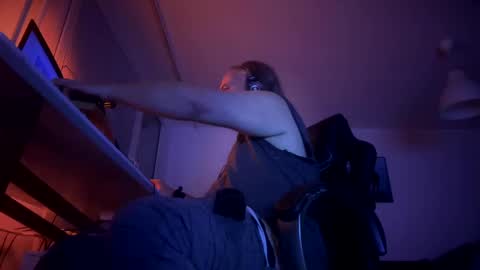 Snapshot of elcretinmo chatting on December 14, 2:34 am elcretinmo online show from December 14, 2:34 am