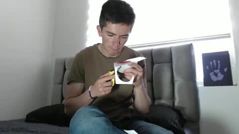 Snapshot of elian_tg chatting on December 31, 5:29 pm Elian online show from December 31, 5:29 pm