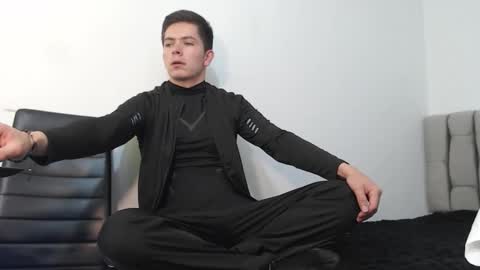 Elian online show from March 2, 8:16 pm