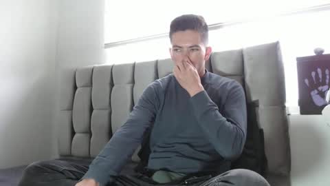 Snapshot of elian_tg chatting on February 16, 8:44 pm Elian online show from February 16, 8:44 pm