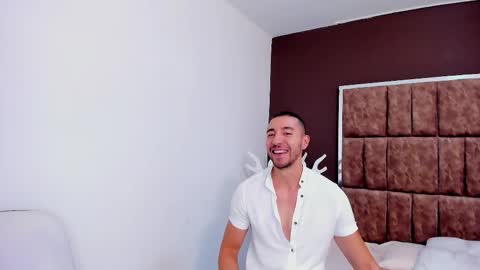 Your favorite Boy online show from November 12, 1:50 pm