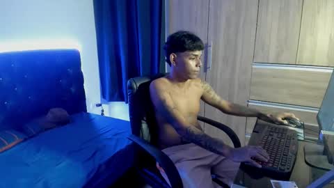 Snapshot of elias_ford chatting on October 9, 8:14 pm elias_ford online show from October 9, 8:14 pm