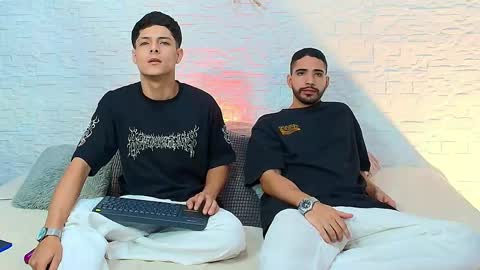 elias_salvatore_ online show from May 15, 6:16 pm