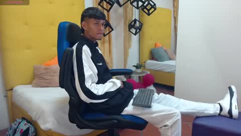 E L I A S online show from March 4, 4:06 am