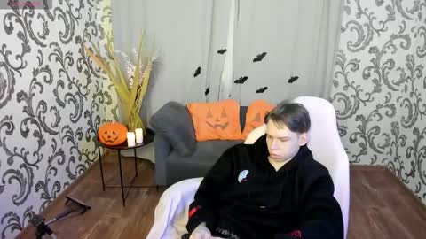 elliot_mars_ online show from October 28, 5:26 pm