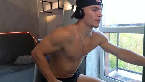 Snapshot of elliot_muscle04 chatting on September 19, 7:09 am elliot_muscle04 online show from September 19, 7:09 am