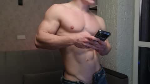elliot_muscle04 online show from February 28, 5:12 pm