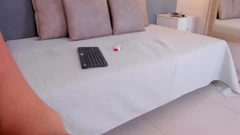    online show from February 9, 8:13 pm