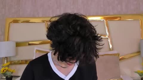 elliotvolkov online show from December 17, 2:35 pm