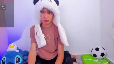  E  L  Y   K  I  N  G   online show from June 19, 7:51 pm