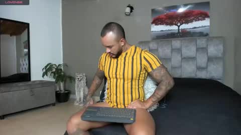 Snapshot of emanuelspencer chatting on January 27, 5:36 am emanuelspencer online show from January 27, 5:36 am