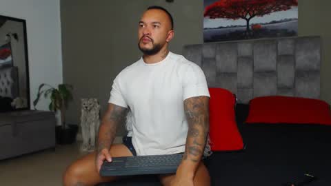 Snapshot of emanuelspencer chatting on October 19, 6:11 pm emanuelspencer online show from October 19, 6:11 pm