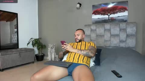 Snapshot of emanuelspencer chatting on December 12, 9:04 pm emanuelspencer online show from December 12, 9:04 pm