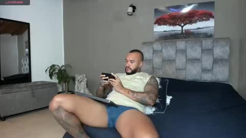 Snapshot of emanuelspencer chatting on February 13, 12:57 am emanuelspencer online show from February 13, 12:57 am