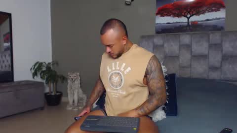 Snapshot of emanuelspencer chatting on March 4, 8:38 pm emanuelspencer online show from March 4, 8:38 pm