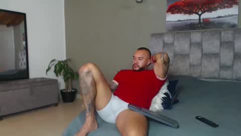 Snapshot of emanuelspencer chatting on December 20, 4:20 am emanuelspencer online show from December 20, 4:20 am