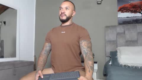 emanuelspencer online show from April 3, 1:13 am