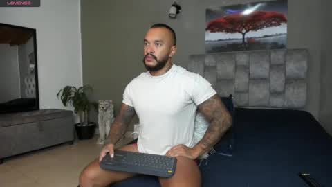 Snapshot of emanuelspencer chatting on February 6, 5:25 am emanuelspencer online show from February 6, 5:25 am