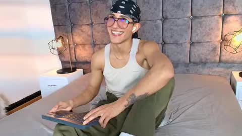 EmilioRiv   online show from January 16, 3:56 am