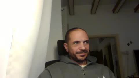 Snapshot of emmagold123 chatting on December 15, 4:51 am Ariel online show from December 15, 4:51 am