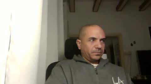 Snapshot of emmagold123 chatting on December 18, 3:47 am Ariel online show from December 18, 3:47 am