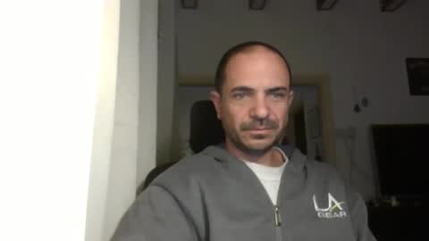 Snapshot of emmagold123 chatting on March 9, 3:34 am Ariel online show from March 9, 3:34 am